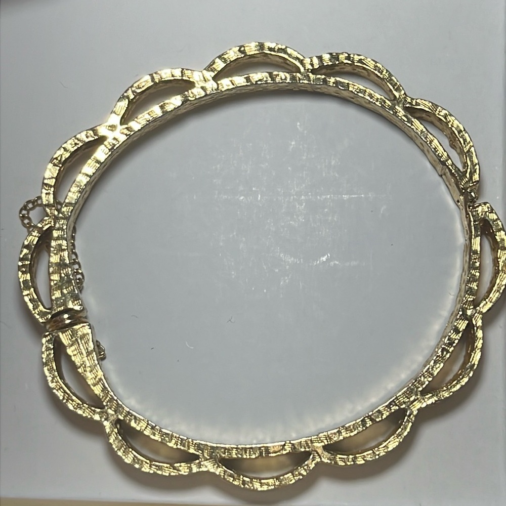 Beautiful Gold Bangle - image 1